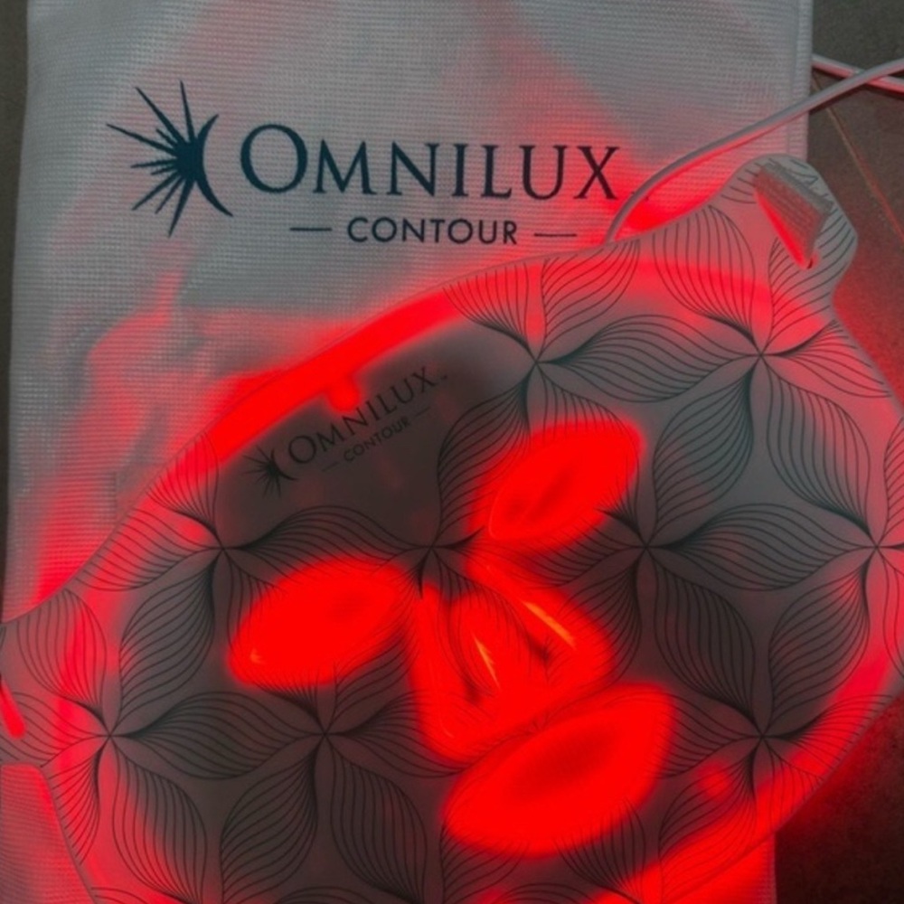 Like new in box! Omnilux Contour Red Light Therapy Mask